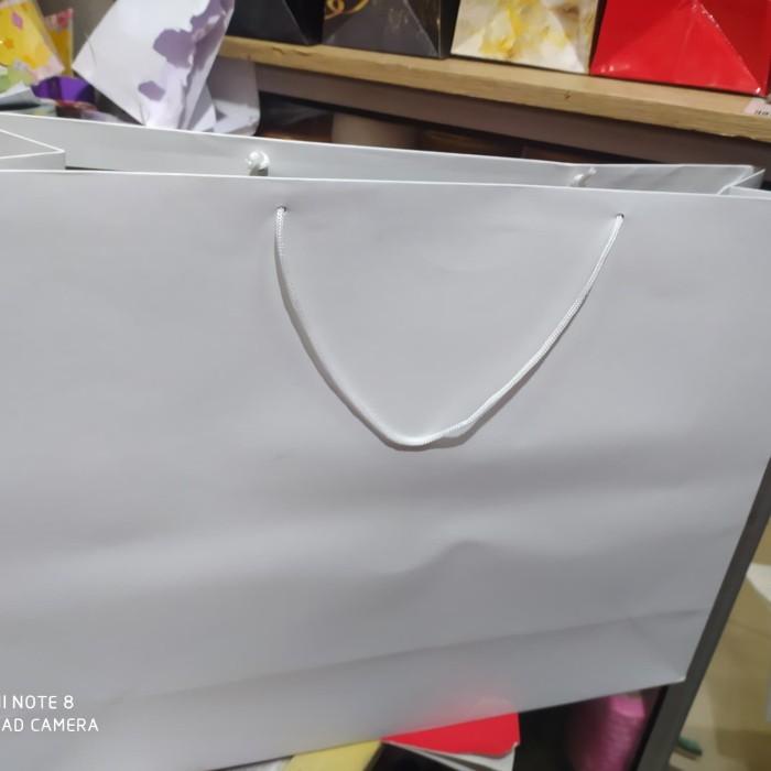 

Paper Bag Jumbo Putih Polos Bahan Tebal Isi 12Pcs 006