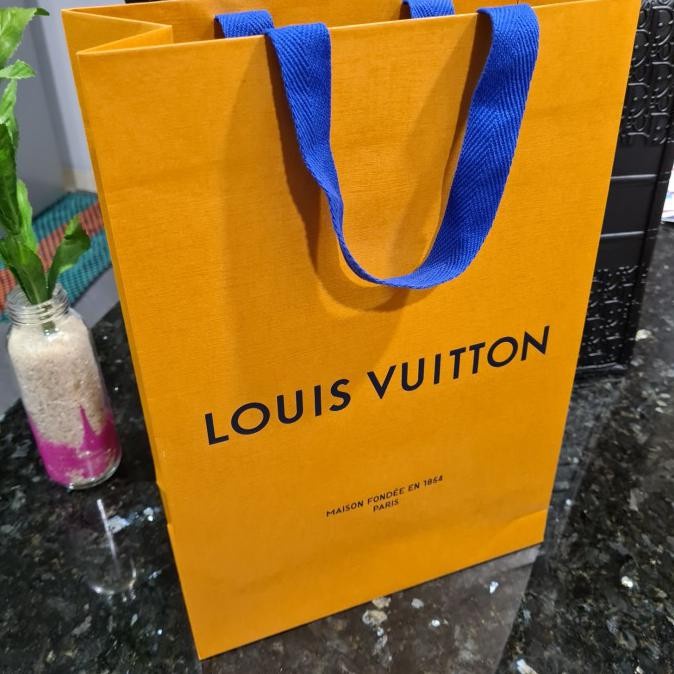 

(TERLARIS) Ready Stock Paperbag Lv Louis Vuitton Large 100Authentic Promo