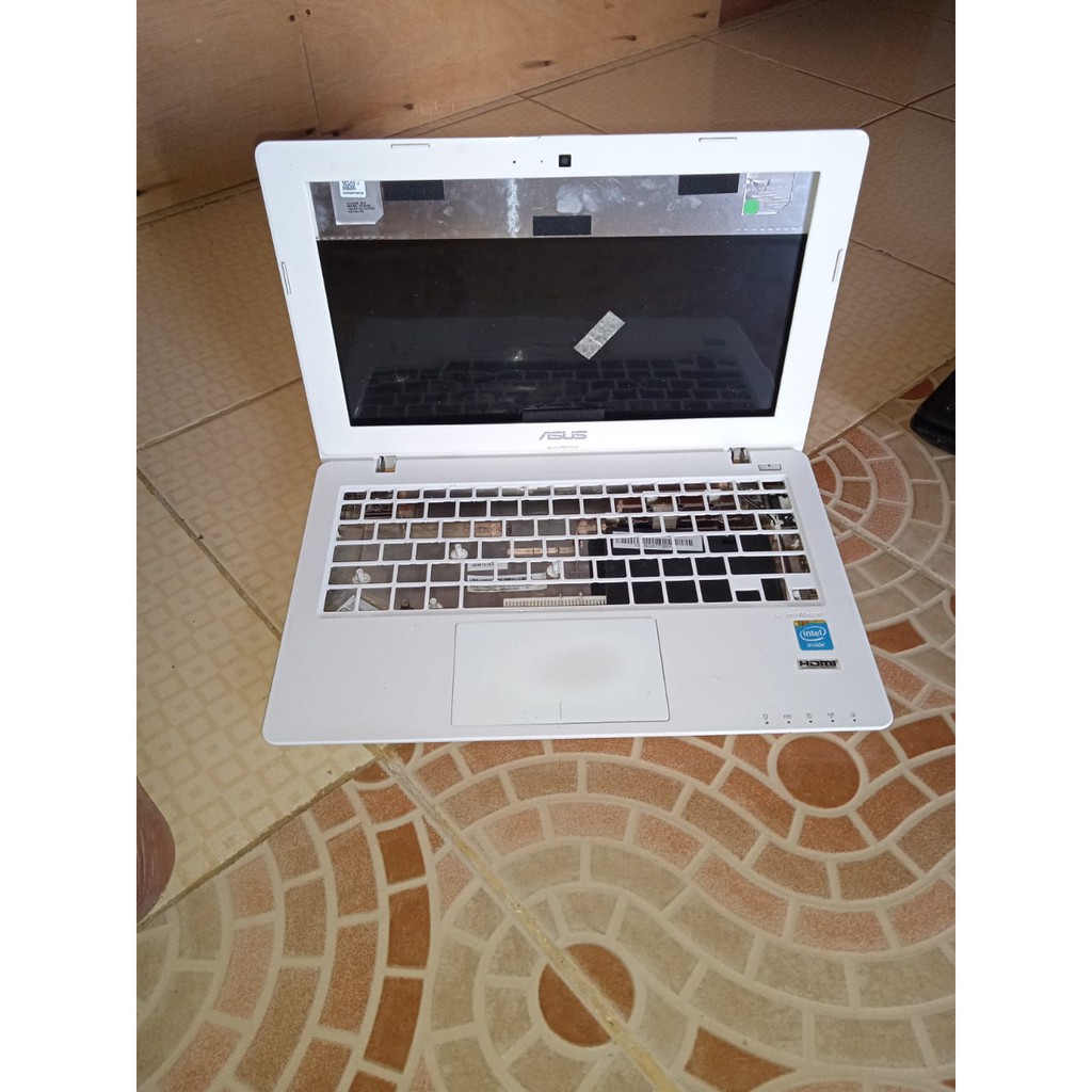 casing notebook ASUS X200CA