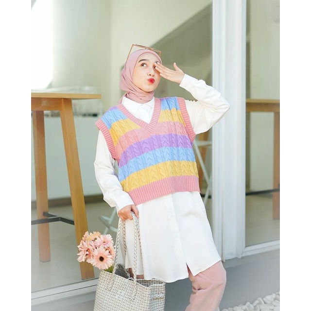 Candy Vest Rompi Rajut Wanita Korean Style Jumbo Murah Bahan Rajut Premium Motif Cable Timbul Salur Rainbow