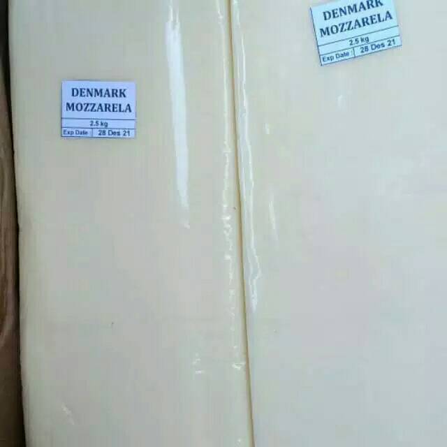 

Denmark Keju mozarella 2,3 kg 2 pcs