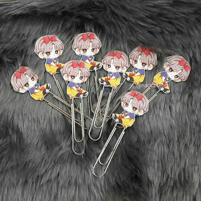 

Tae snow white Pin Paper Clip