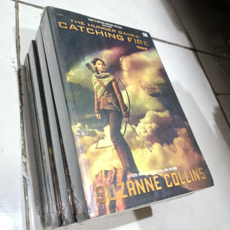 OBRAL BUKU NOVEL / BUKU FIKSI / Novel Remaja #7A/B/H-Catching Fire