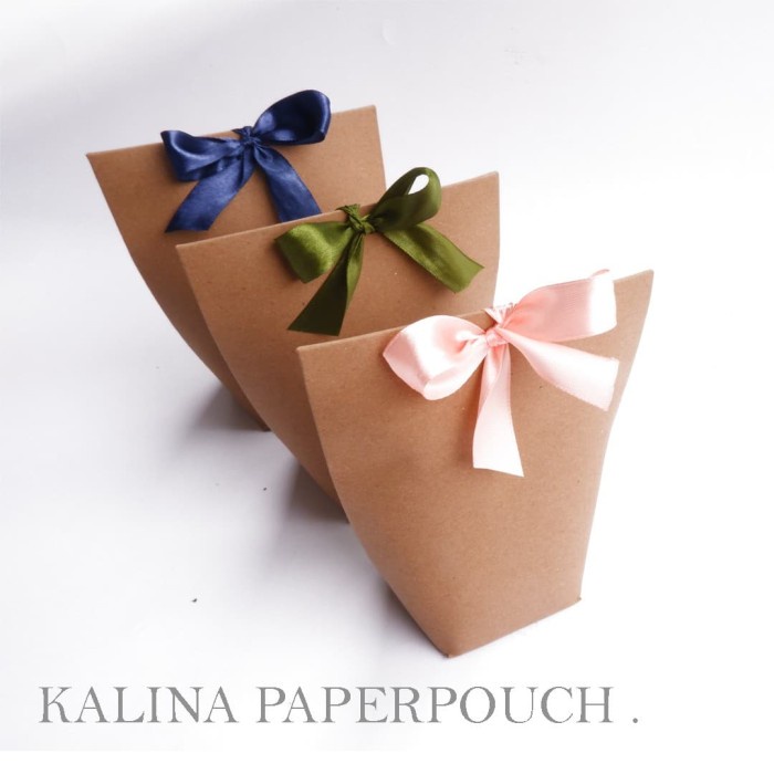 

KALINA PAPERPOUCH / PAPERBAG SOUVENIR (7x7x15.5cm)/ SOUVENIR / KEMASAN