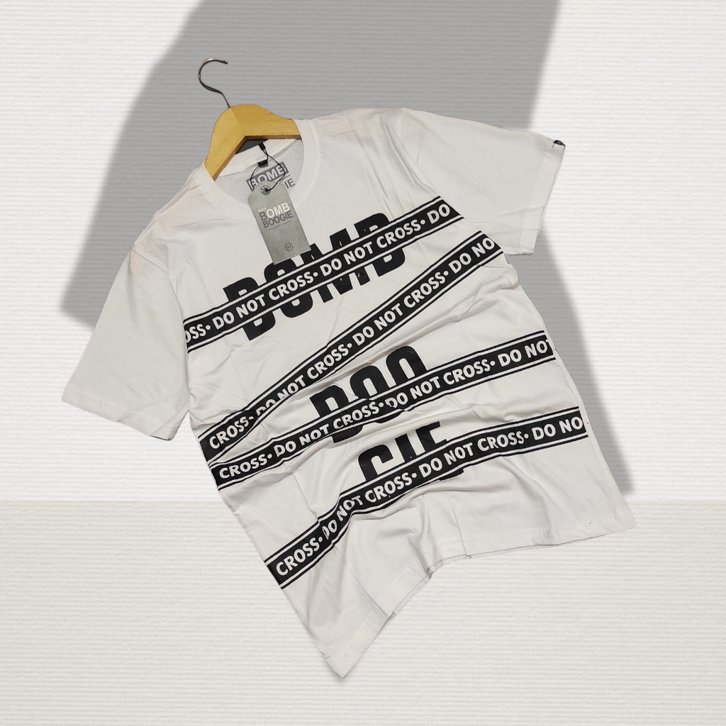Kaos Pria Lengan Pendek Kaos Distro Baju Kaos Bombogie Original Size L dan XL-11