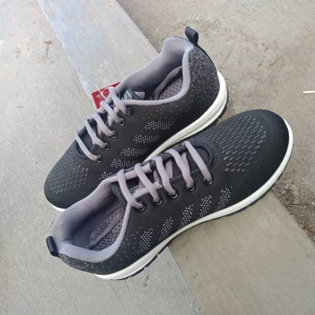 Sepatu Sneakers Tali New Era Barbara Hitam