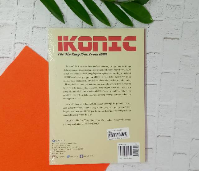 Buku Ikonic - The Yin-Yang Side From Ikon