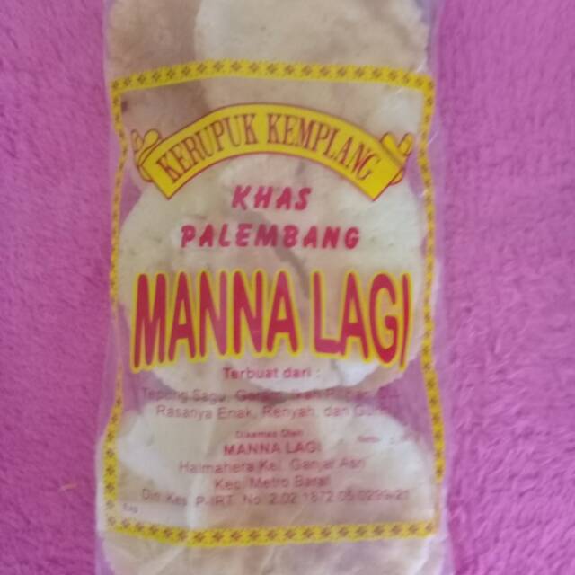 

Kerupuk kemplang khas palembang