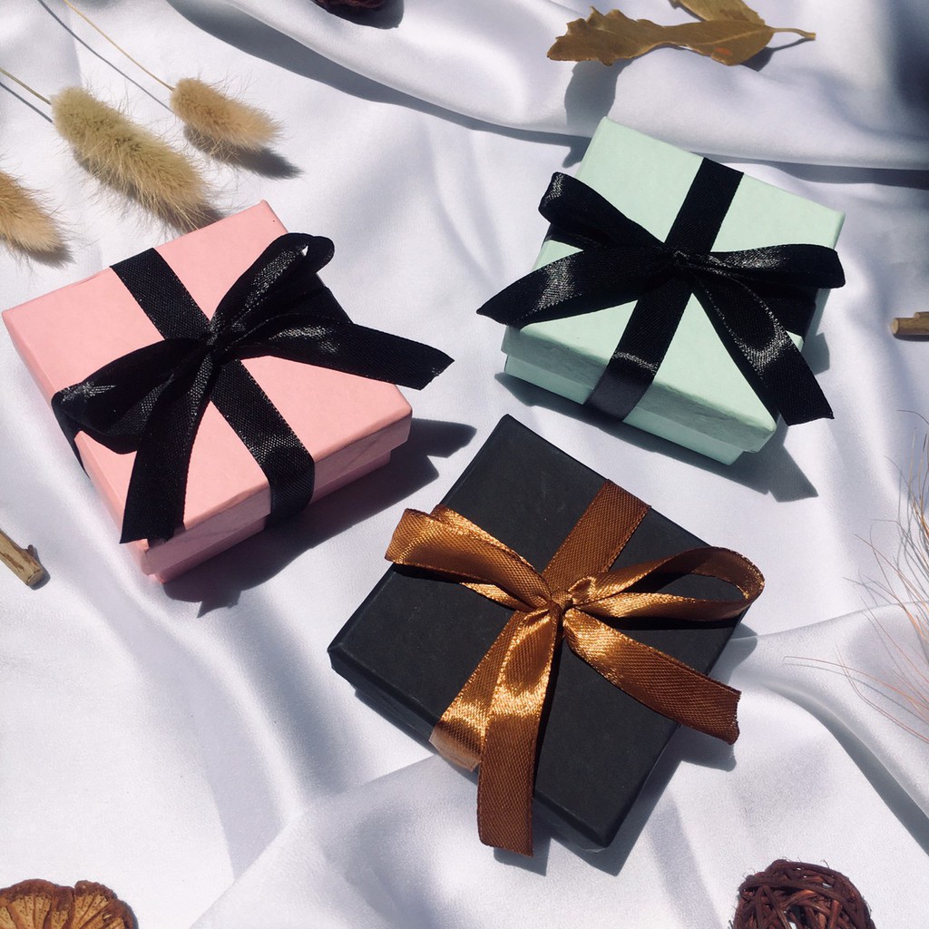 

Orangeyellowid | Hard Gift Box Only | Ukuran 24 x 7 x 4
