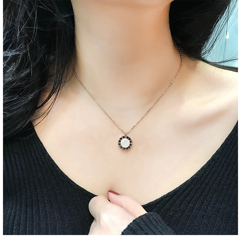 Kalung Titanium Steel Warna Hitam dan Putih dengan Angka Romawi Tidak luntur &amp; berkarat