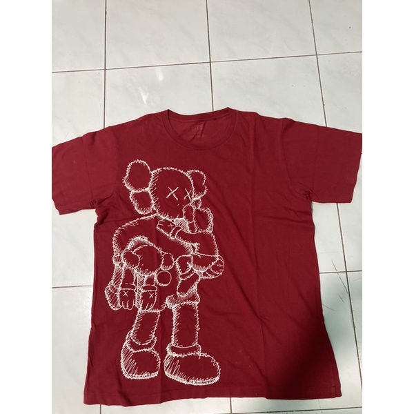 kaos kaws x uniqlo second