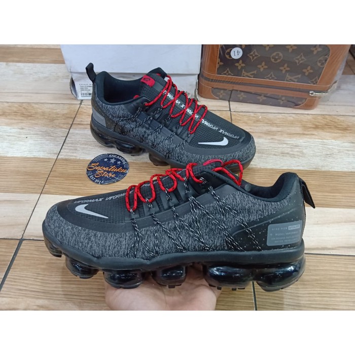 vapormax utility black and red