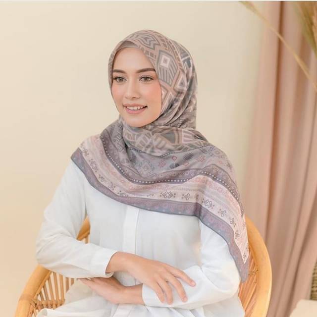 Kinaya kalinda hijab voal printed scarf by kinaya.id