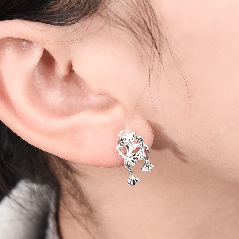 1 Pasang Anting Stud Desain Hewan Katak Gaya Vintage Retro Gothic Punk Untuk Wanita