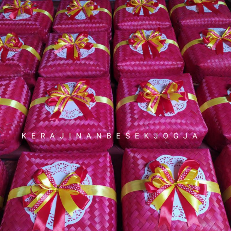 

SEPASANG BESEK 22CM WARNA PITA besek bambu besek kotak besek nasi besek bambu