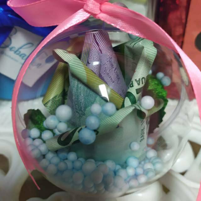 

Souvenir goodie money flower in acrylic ball