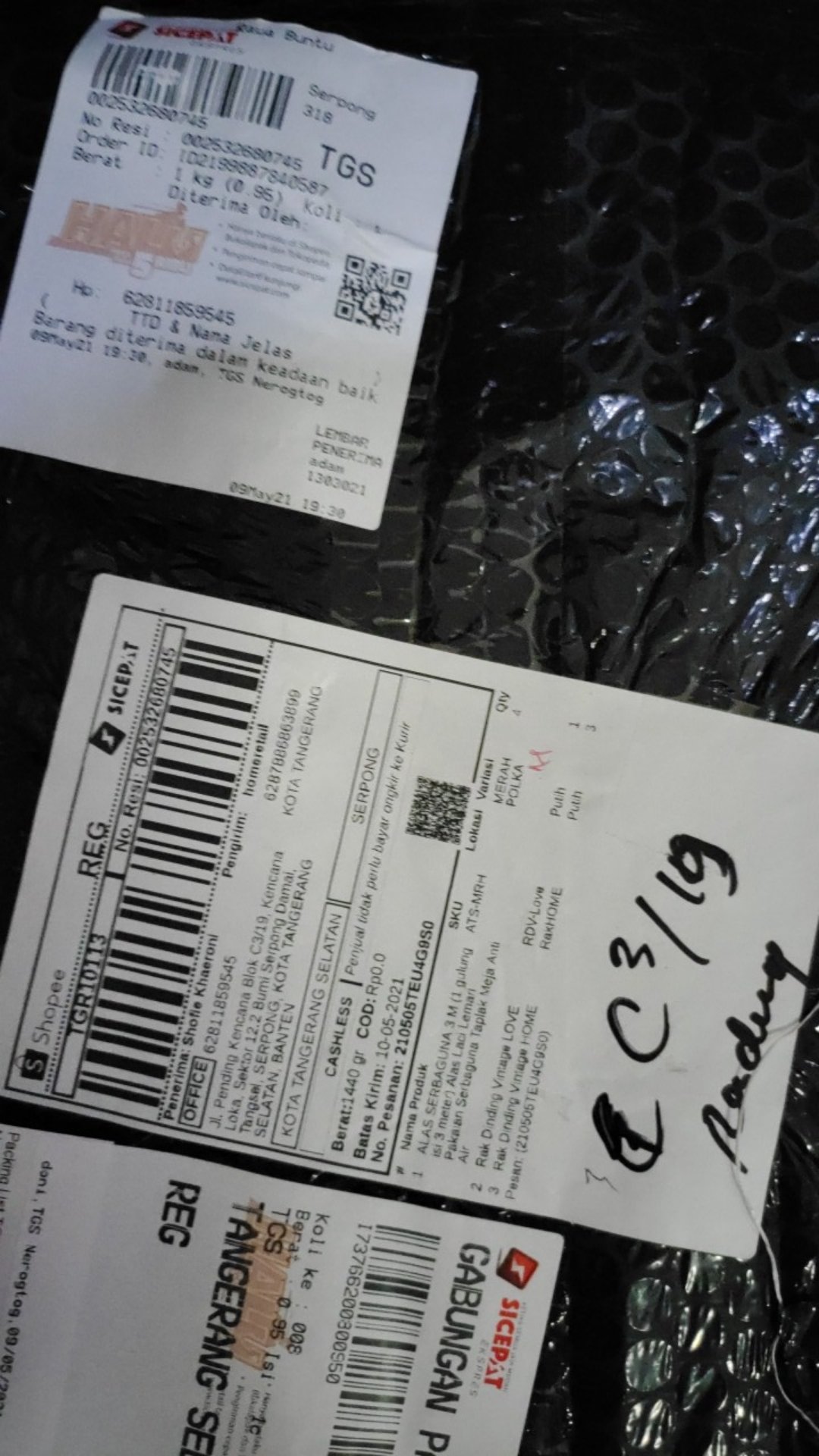 Rak Dinding Vintage Love