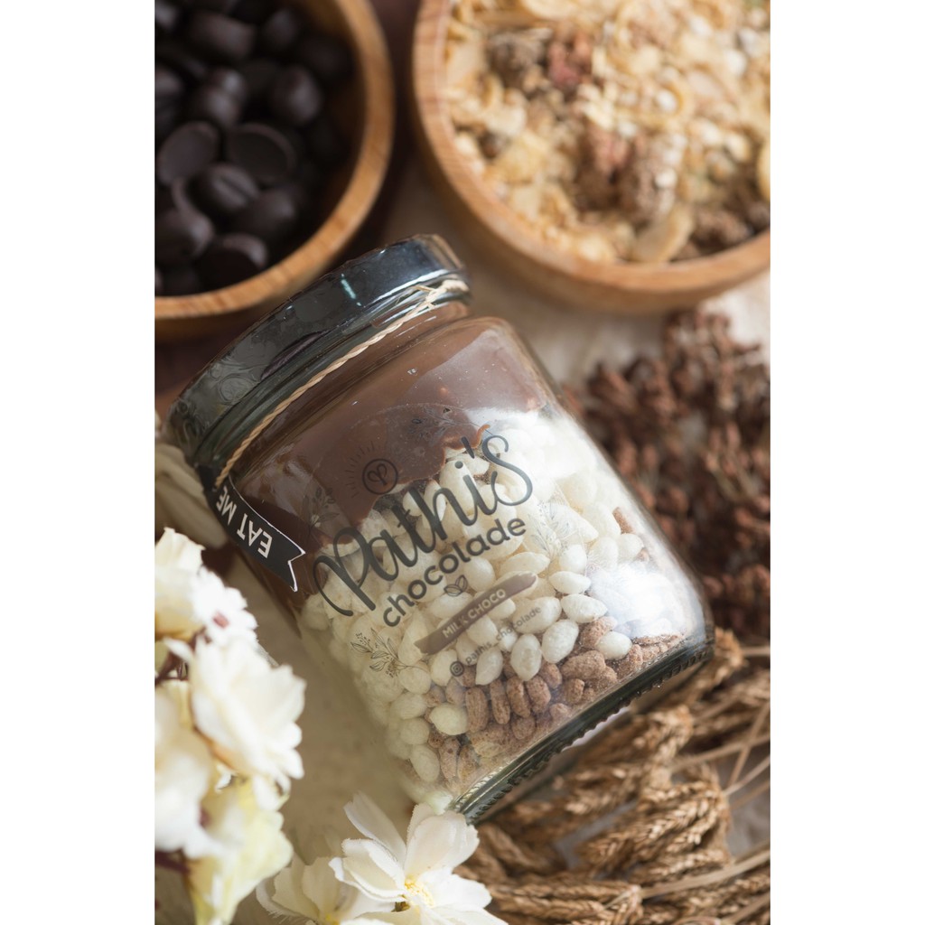 

Pathis Chocolade Coklat Lumer JAR CRUST CRUNCHY - MILK CHOCO