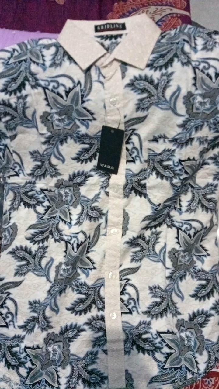[gridline - R066 Cream Blue] Kemeja Batik Pria Katun Lengan Pendek Regular Krem Biru Pastel Simple