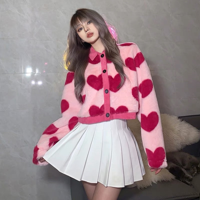[ready stock] chaewon fluffy top | atasan cardigan crop warna pink motif hati bulu fur fluff gaya ko