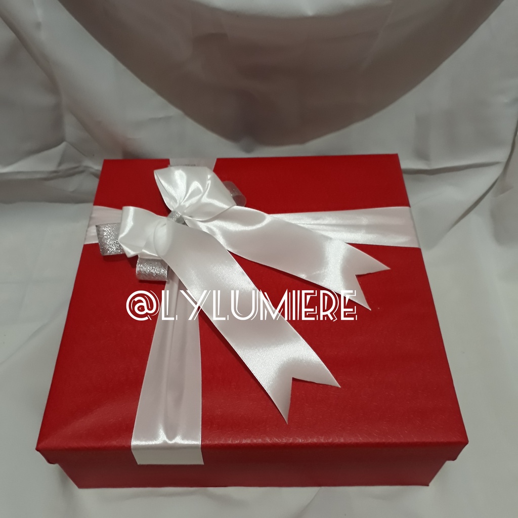 

gift box kotak kado hampers 30x30x5