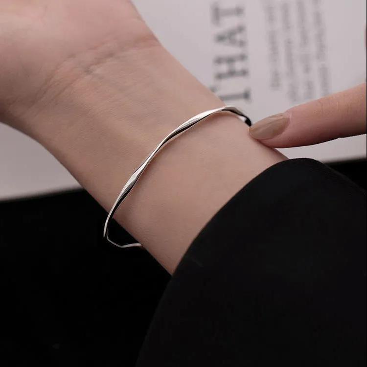 Gelang Tangan Alloy Lapis Silver Model Gelombang Untuk Wanita