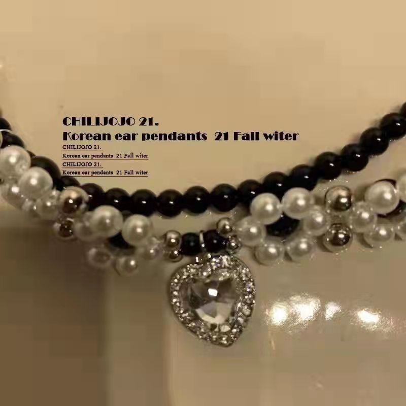 Kalung Multilayer Aksen Berlian Bentuk Hati