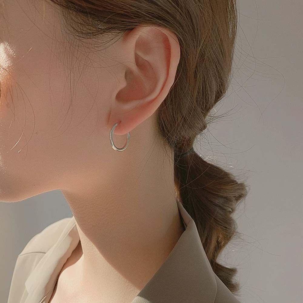 Anting Hoop Agustina Daily Simple Warna Emas Ear Studs Warna Silver Bahan Metal Minimal Gaya Korea