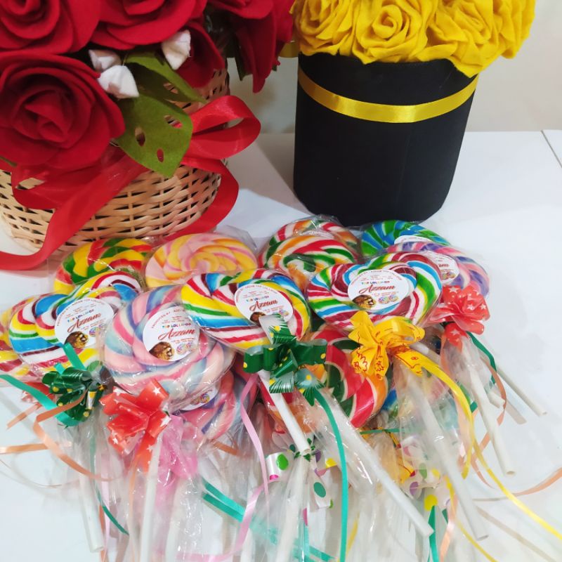 

Permen lollipop manis dengan pewarna makanan