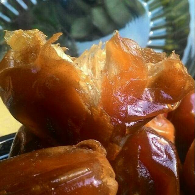

Kurma sukkari basah