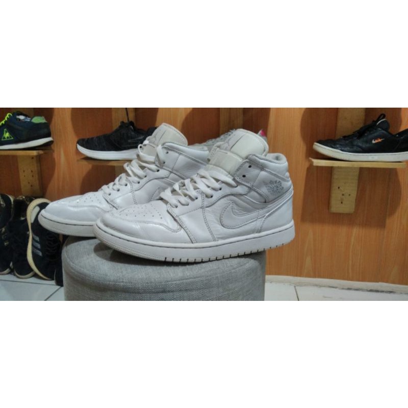 sepatu nike jordan triple white