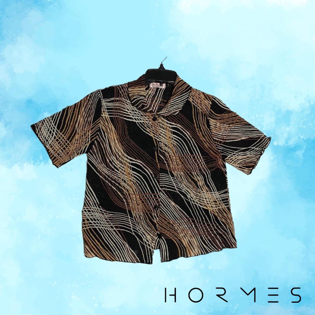 Puzzle6 Kemeja Hitam Lengan Pendek Motif Garis-Garis Random Kerut cewek