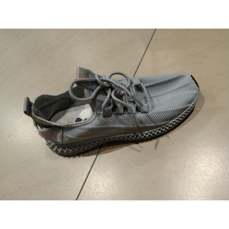 SNEAKERS DR KEVIN PEREMPUAN