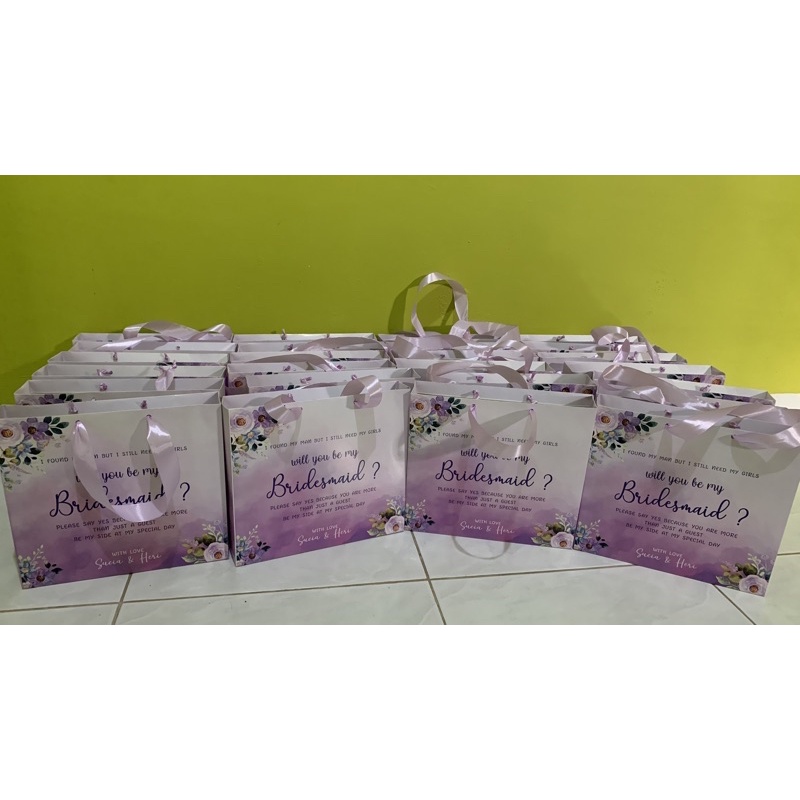 

Paperbag Bridesmaid Costum (free design)