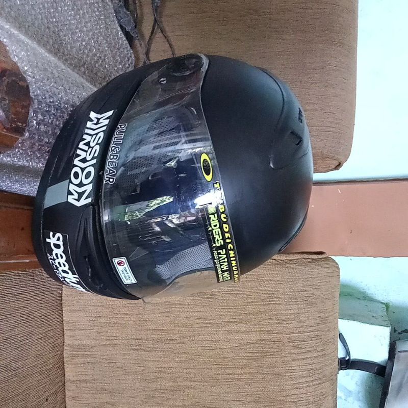 helm carglos sport Z / helm bawaan Yamaha Vixion old