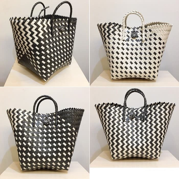 

Tas Anyaman Plastik Murah ,Tas Belanja, Tas Souvenir, Tas Kerajinan