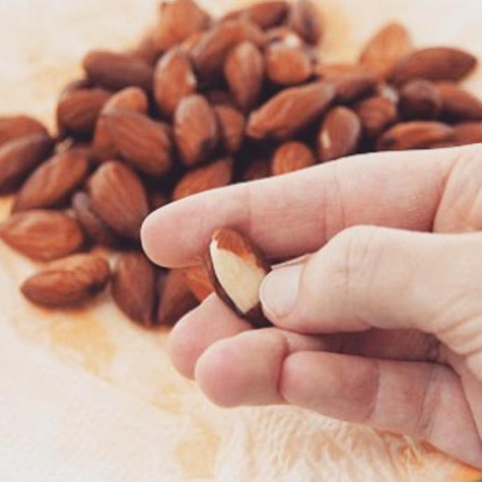 

Hot Produk Almond Kupas Panggang - Tanpa Cangkang & Tanpa Perasa Tambahan 250gr