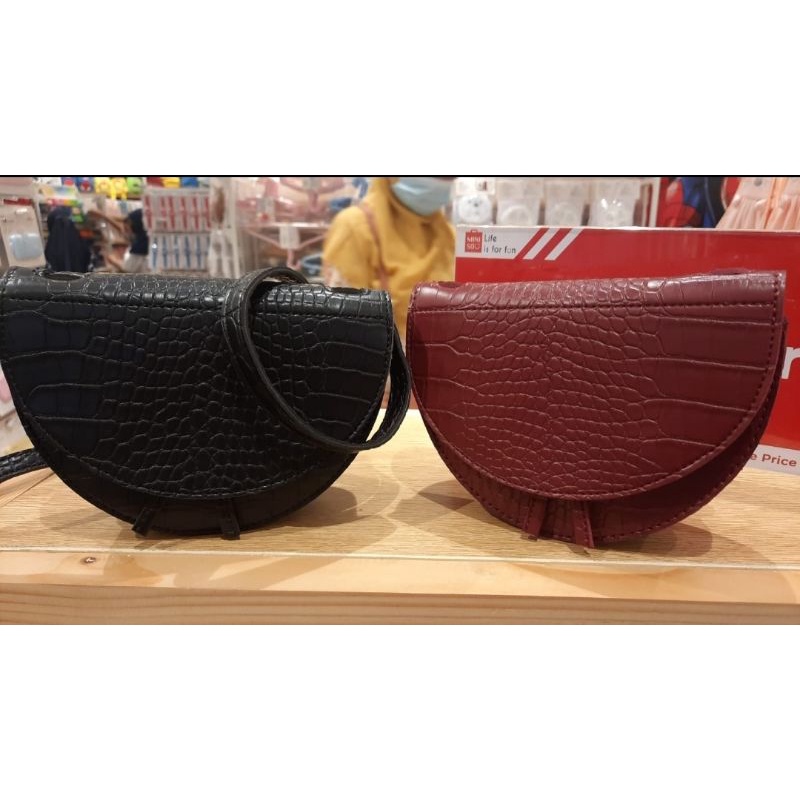 Miniso original crocodile semicircle crossbody bag. Tas miniso murah. Ready surabaya