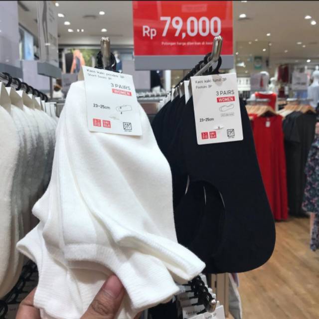 Kaos kaki uniqlo