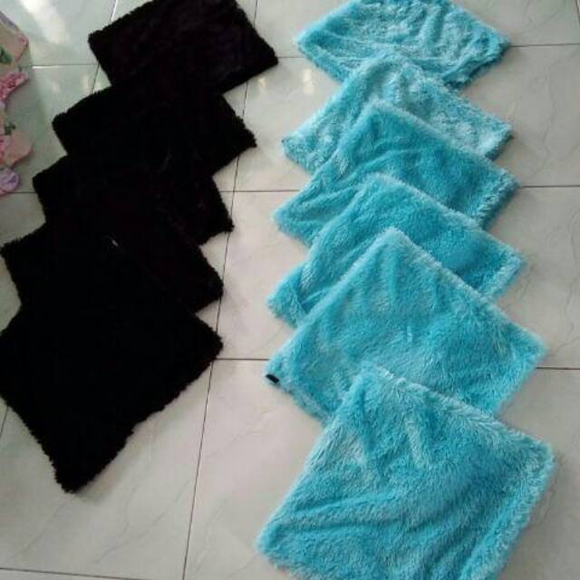 sarung bantal sofa. sarung bantal bulu