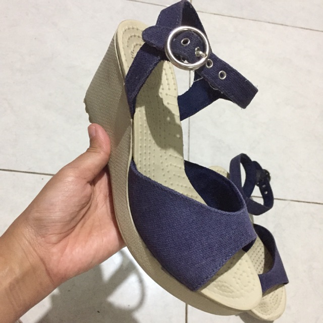 Preloved crocs wedges