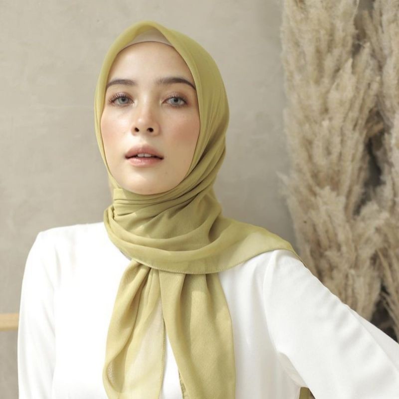 HIJAB BELLA SQUARE / SEGIEMPAT POLLYCOTON / POTTON SENJA-BELLA Lime