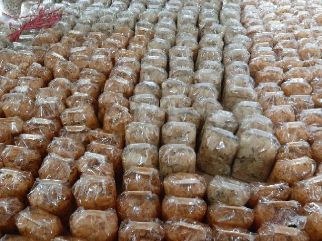 

KERIPIK KACA DAUN JERUK & MIE KERING DAUN JERUK UKURAN 1/2 KG