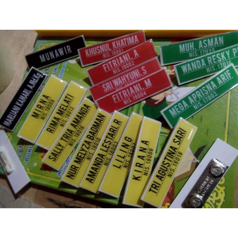 

papan nama dada,pegawai, dan anak sekolah