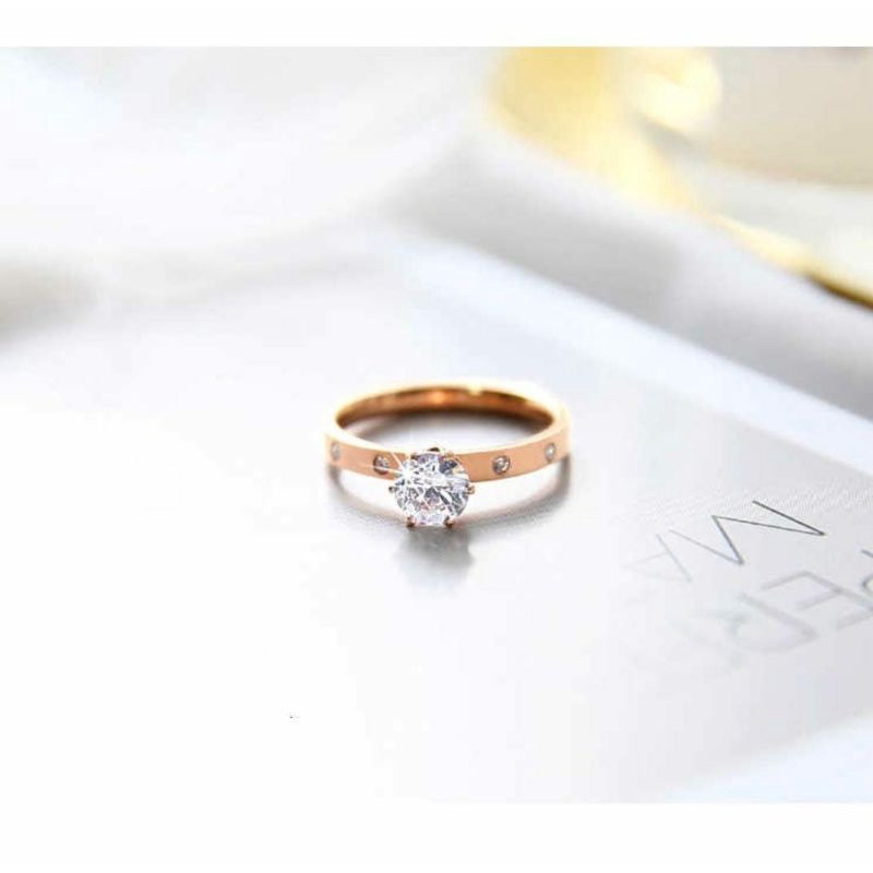 Cincin Titanium Aksen Mata Pinggir Rose Gold Wanita Simpel N17072100