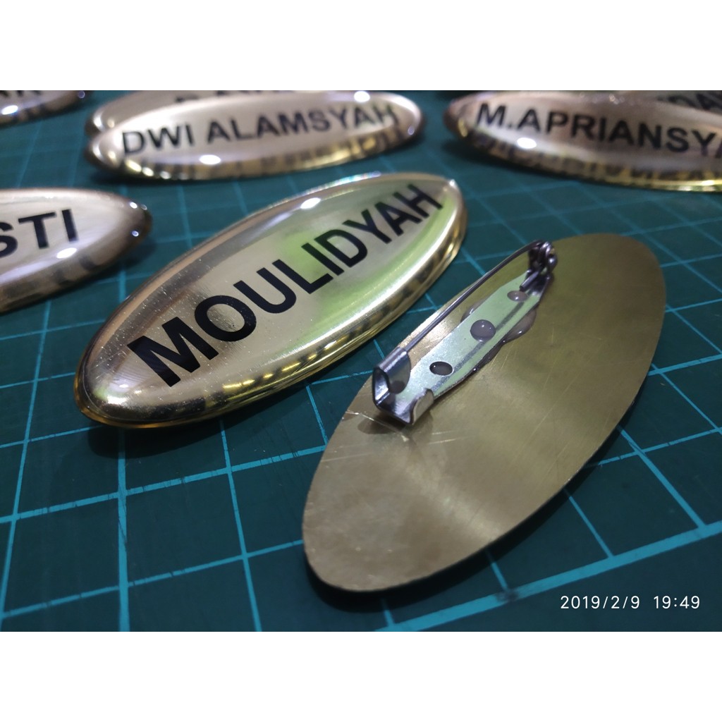 

Name Tage Papan Nama Oval Kuningan Peniti