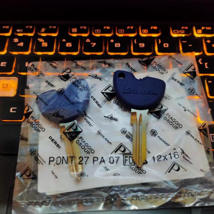 Blank Key / Kunci Duplikat / Kunci Biru Piaggio Vespa Original