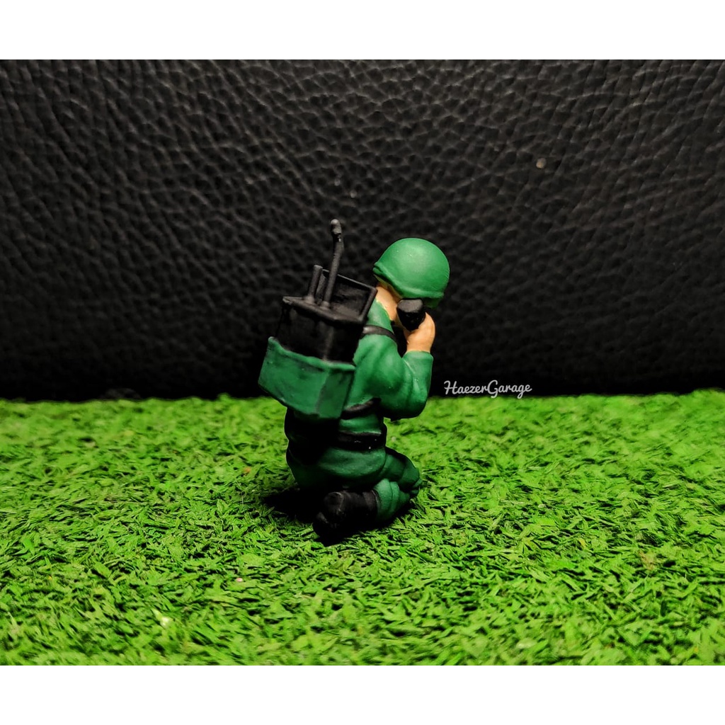 Figure Diorama 1/32 Tentara Bawa Radio 3D Resin - J3D