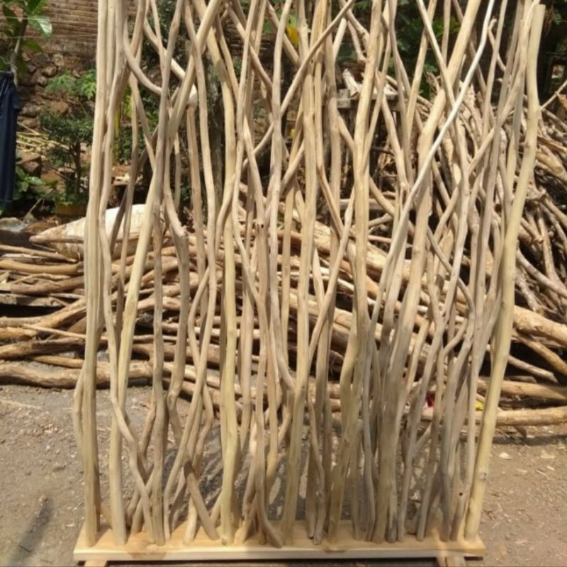 Partisi Penyekat Ruangan Ranting Kayu Jati Sketsel