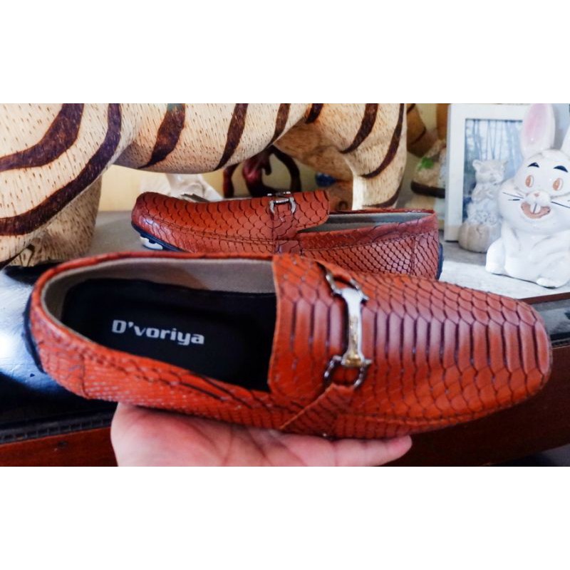 sepatu loafers motif / sepatu loafers